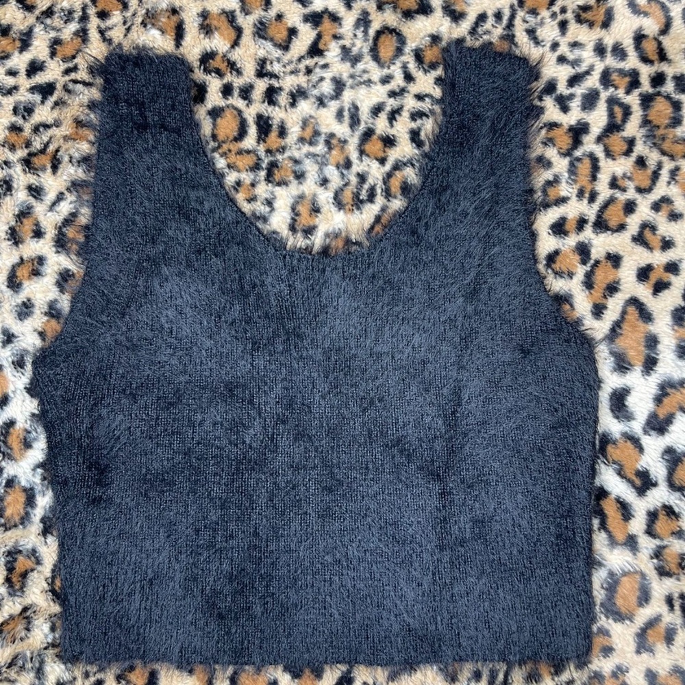 Fuzzy Top Bundle - Picture 2 of 3